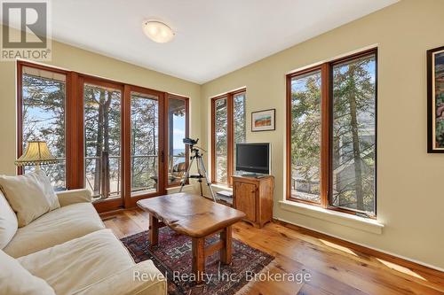 Reading room / upper level - 12 Walker Road, Tiny, ON - Indoor Photo Showing Living Room
