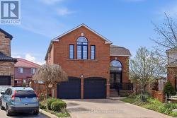 784 AVONSHIRE COURT  Mississauga, ON L5V 2P2