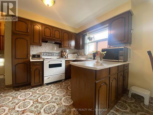 1571 Corkstone Glade, Mississauga, ON - Indoor Photo Showing Kitchen