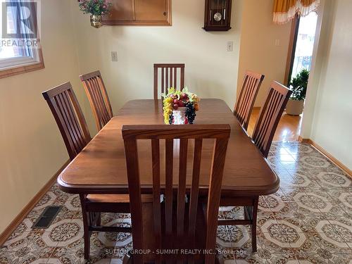 1571 Corkstone Glade, Mississauga, ON - Indoor Photo Showing Dining Room