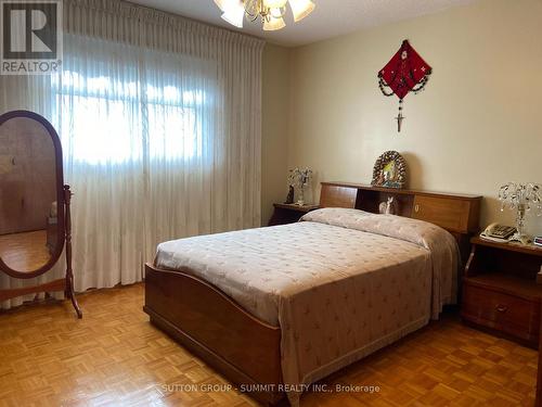 1571 Corkstone Glade, Mississauga, ON - Indoor Photo Showing Bedroom