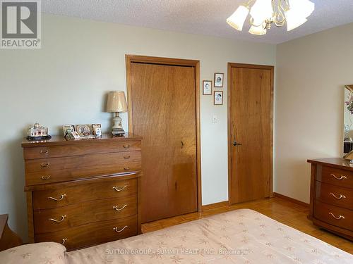 1571 Corkstone Glade, Mississauga, ON - Indoor Photo Showing Bedroom
