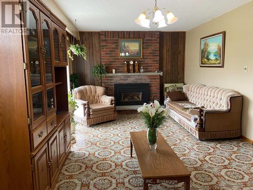 1571 Corkstone Glade, Mississauga, ON - Indoor Photo Showing Living Room With Fireplace