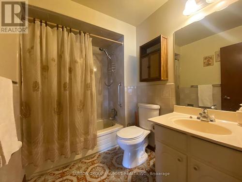 1571 Corkstone Glade, Mississauga, ON - Indoor Photo Showing Bathroom