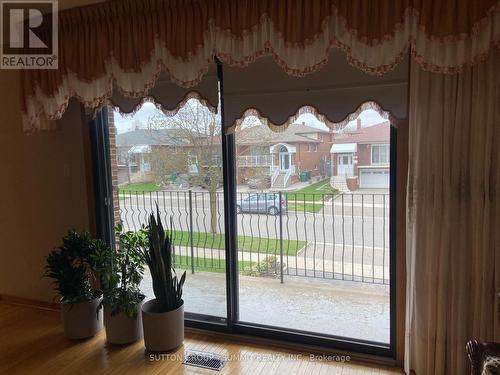 1571 Corkstone Glade, Mississauga, ON - Indoor Photo Showing Other Room