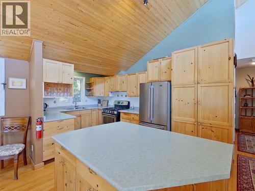 10754 Mariners Way, Powell River, BC - Indoor Photo Showing Kitchen