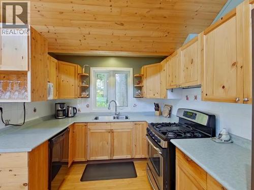 10754 Mariners Way, Powell River, BC - Indoor Photo Showing Kitchen With Double Sink