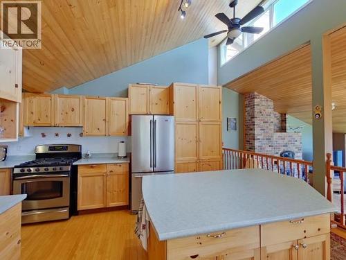 10754 Mariners Way, Powell River, BC - Indoor Photo Showing Kitchen