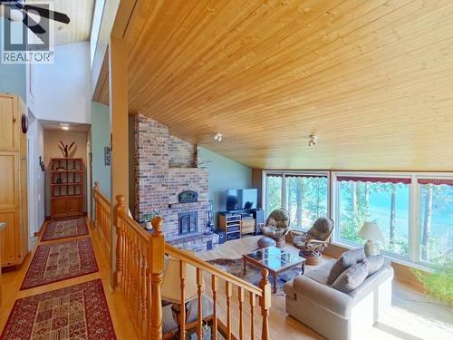 10754 Mariners Way, Powell River, BC - Indoor Photo Showing Living Room With Fireplace