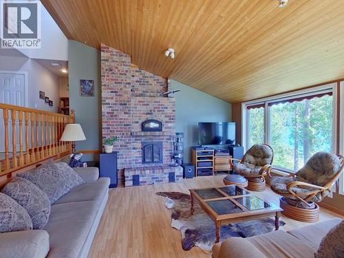 10754 Mariners Way, Powell River, BC - Indoor Photo Showing Living Room With Fireplace