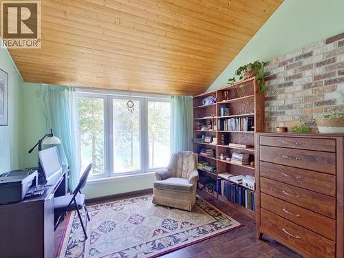 10754 Mariners Way, Powell River, BC - Indoor Photo Showing Office