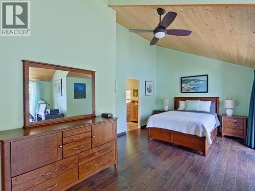 10754 Mariners Way, Powell River, BC - Indoor Photo Showing Bedroom