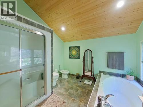 10754 Mariners Way, Powell River, BC - Indoor Photo Showing Bathroom