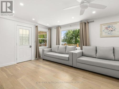 84 Main Street, Deseronto (Deseronto (Town)), ON - Indoor Photo Showing Living Room