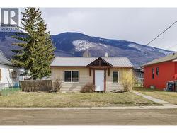 956 4TH AVENUE Mcbride, BC V0J 2E0