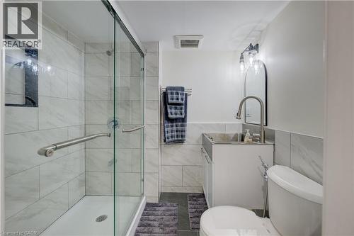 12 Bugdale Drive, Cambridge, ON - Indoor Photo Showing Bathroom