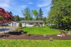 2395 Collins Cres Nanoose Bay, BC V9P 9K4