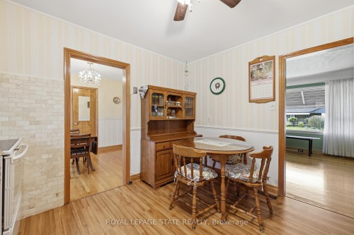 37 Central Park Avenue, Hamilton, ON - Indoor Photo Showing Dining Room