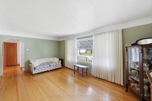 37 Central Park Avenue, Hamilton, ON - Indoor Photo Showing Bedroom