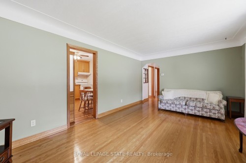 37 Central Park Avenue, Hamilton, ON - Indoor Photo Showing Bedroom