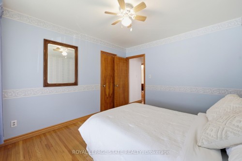 37 Central Park Avenue, Hamilton, ON - Indoor Photo Showing Bedroom