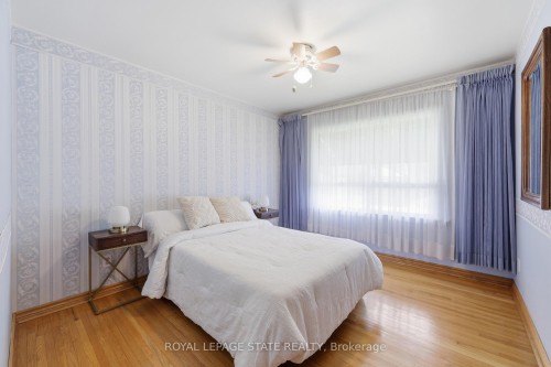 37 Central Park Avenue, Hamilton, ON - Indoor Photo Showing Bedroom