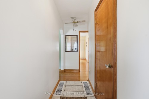 37 Central Park Avenue, Hamilton, ON - Indoor Photo Showing Other Room