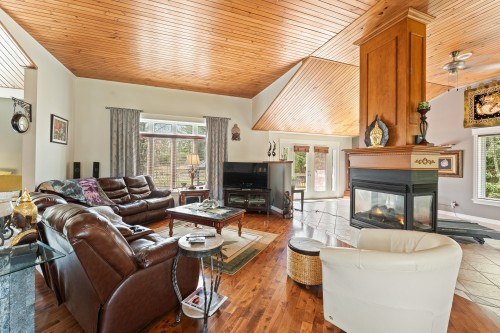 Salon - 70 Ch. Southière, Magog, QC - Indoor Photo Showing Living Room With Fireplace