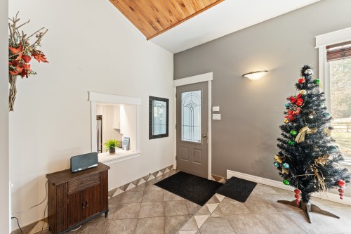 Hall d'entrée/Vestibule - 70 Ch. Southière, Magog, QC - Indoor Photo Showing Other Room