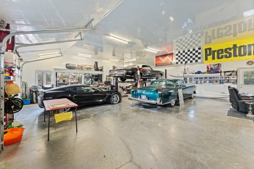 Garage - 70 Ch. Southière, Magog, QC - Indoor Photo Showing Garage