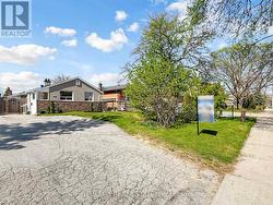 4246 BLOOR STREET W  Toronto, ON M9C 1Z7