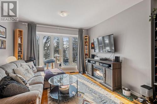 217 Dovercourt Avenue, Ottawa, ON - Indoor Photo Showing Living Room