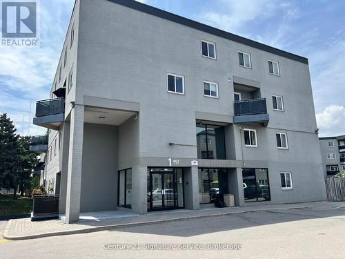 15 - 2001 BONNYMEDE DRIVE  Mississauga, ON L5J 4H8