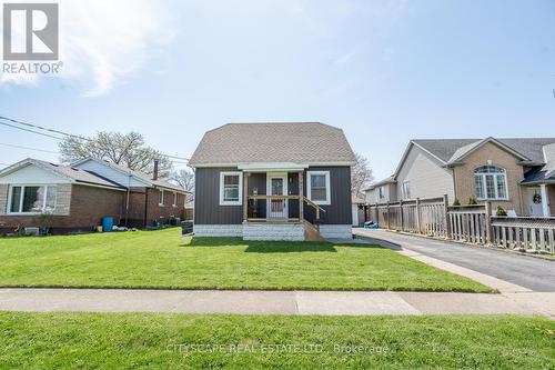 7992 PETER STREET  Niagara Falls, ON L2G 6S9