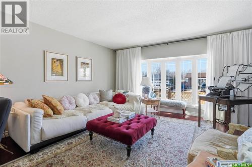 19 Tate Street, Regina, SK - Indoor Photo Showing Living Room
