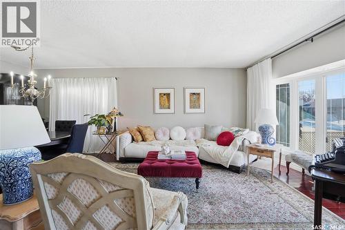 19 Tate Street, Regina, SK - Indoor Photo Showing Living Room
