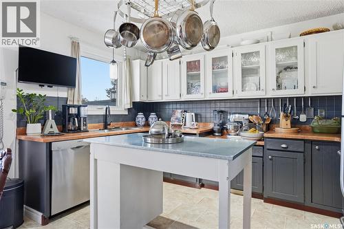 19 Tate Street, Regina, SK - Indoor Photo Showing Other Room