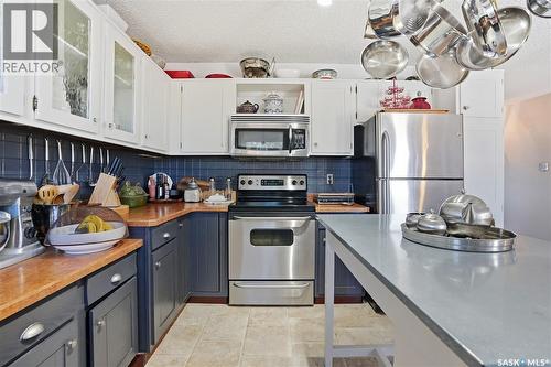 19 Tate Street, Regina, SK - Indoor Photo Showing Kitchen