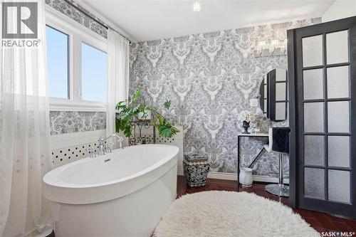 19 Tate Street, Regina, SK - Indoor Photo Showing Bathroom
