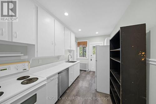 bright kitchen - 7 Inglewood Place, Ottawa, ON - Indoor Photo Showing Kitchen