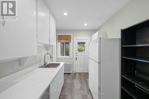 kitchen with door to backyard - 7 Inglewood Place, Ottawa, ON - Indoor Photo Showing Kitchen