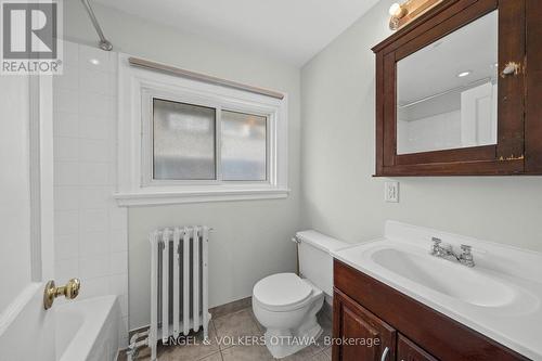 family bathroom - 7 Inglewood Place, Ottawa, ON - Indoor Photo Showing Bathroom