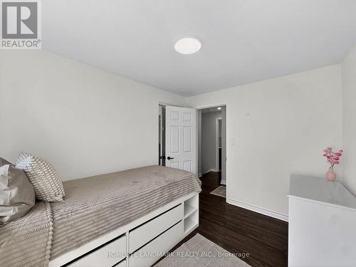 1166 Kingsholm Drive, Mississauga, ON - Indoor Photo Showing Bedroom