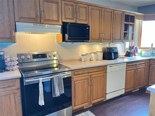 281 Sandy Road, Shilo, MB - Indoor Photo Showing Kitchen