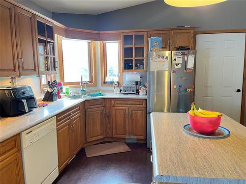 281 Sandy Road, Shilo, MB - Indoor Photo Showing Kitchen