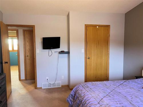 281 Sandy Road, Shilo, MB - Indoor Photo Showing Bedroom