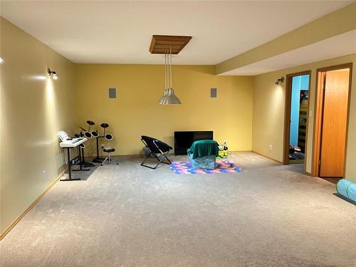 281 Sandy Road, Shilo, MB - Indoor
