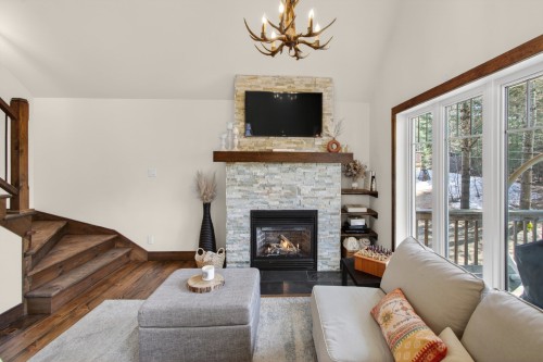Salon - 74 Rue Grandmaison, Mont-Blanc, QC - Indoor Photo Showing Living Room With Fireplace