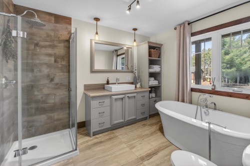 Salle de bains - 74 Rue Grandmaison, Mont-Blanc, QC - Indoor Photo Showing Bathroom