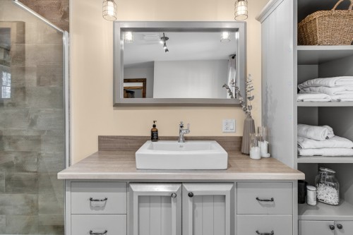 Salle de bains - 74 Rue Grandmaison, Mont-Blanc, QC - Indoor Photo Showing Bathroom